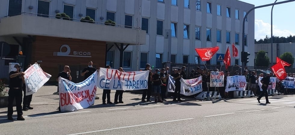 Sicor, l’azienda rescinde dal contratto nazionale, i Sindacati: “Bloccare questa deriva”